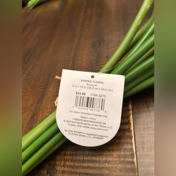 Bunch of white Lillies - Picture 6 of 6